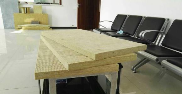 巖棉復(fù)合板廠家