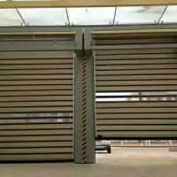 廠家供應(yīng)車庫(kù)門 科曼斯洗車房快速門 18002006510