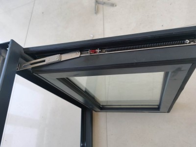 閬閬門業(yè)有限公司，防火門窗， 乙級防火窗